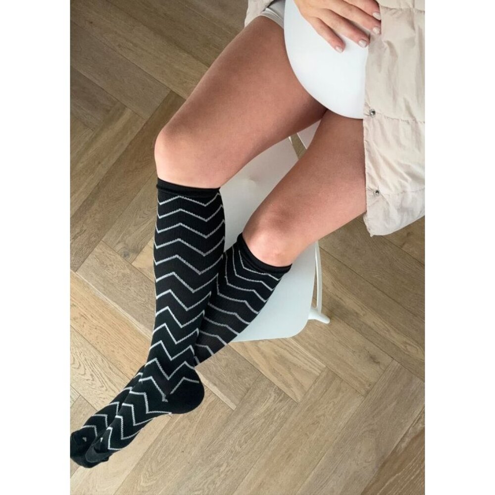 Black & White Zigzag Pattern Knee-High Socks